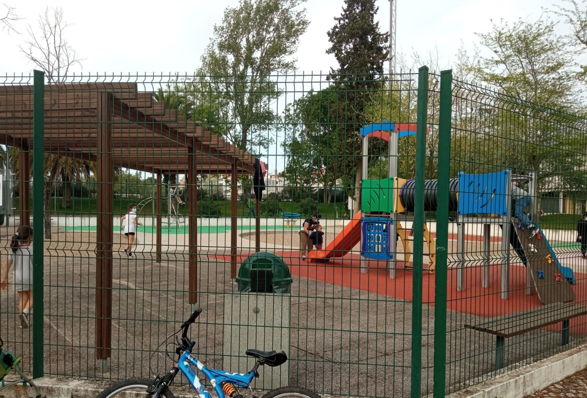 Parques infantis reabrem em Tomar com grande afluência parqueinfantil artigo