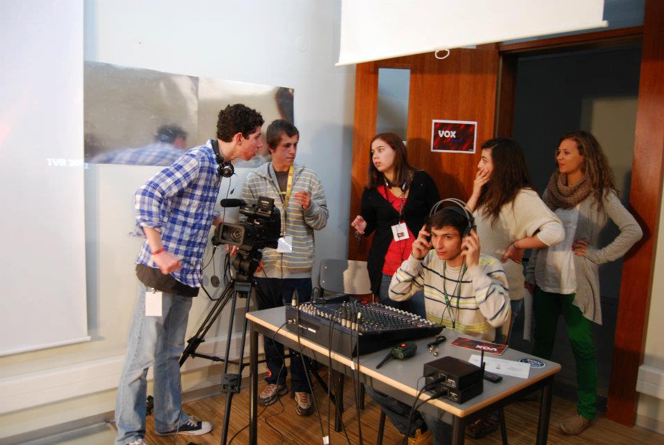 "Talvez o futuro do jornalismo passe por escutar melhor os passos no passeio da nossa rua" 556063073 24769930359285379 7523784956165904489 n